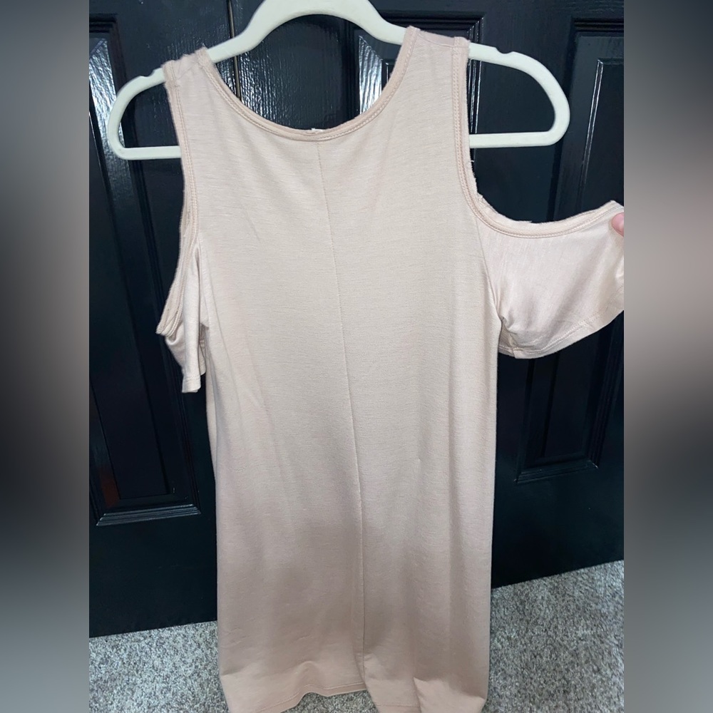Shoulder cut out dress